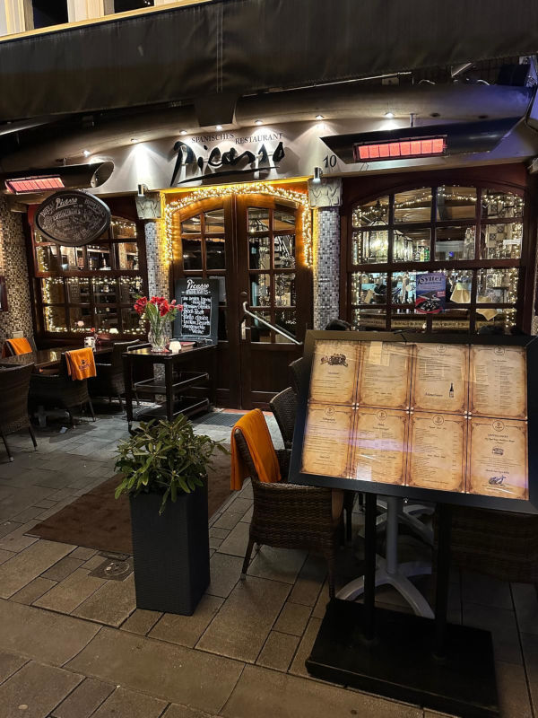 Picasso-Restaurant-600x800 Restaurant Picasso - Eingang draußen